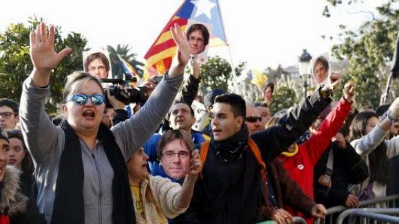 La iaia Pepita visita el Zoo de Barcelona i la sorprèn la concentració d'aquest dimarts al Parlament