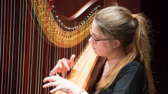 L'arpista Laia Barberà protagonitza dissabte el primer concert del cicle de música de cambra de l'OSSC