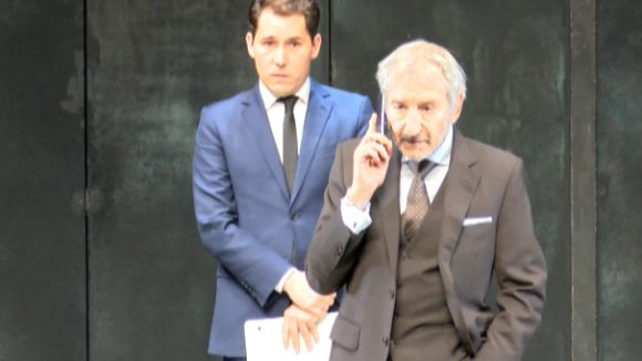 'Muñeca de porcelana' fa al Teatre-Auditori una 'colonoscòpia' de les clavegueres del poder