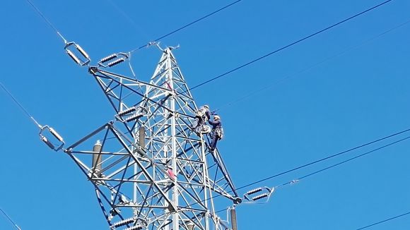 Endesa millora una línia d'alta tensió que passa per Sant Cugat per resoldre les avaries amb més rapidesa