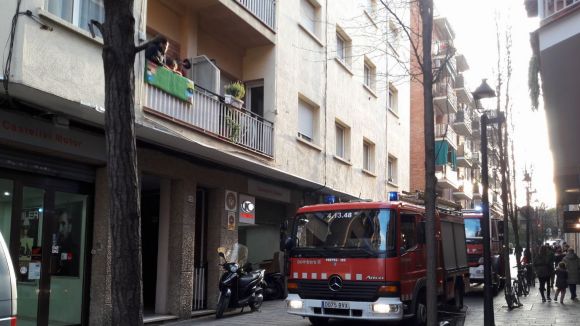 Un veí del carrer de Rosselló es deixa el foc encès de la cuina
