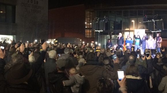 La plaça de la Vila s'omple per demanar 'l'alliberament immediat dels presos polítics' quatre mesos després