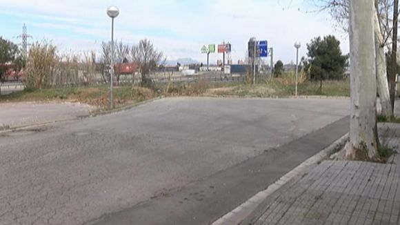 Veïns de Mas Gener, escèptics davant el compromís de Foment de licitar les pantalles acústiques a l'AP-7
