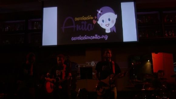 El Cafè Belgrado s'omple en un concert benèfic per a la investigació del càncer infantil