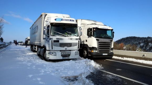 Els camions tornen a circular per l'AP-7, AP-2 i C-32 una vegada aixecada la restricció per la neu