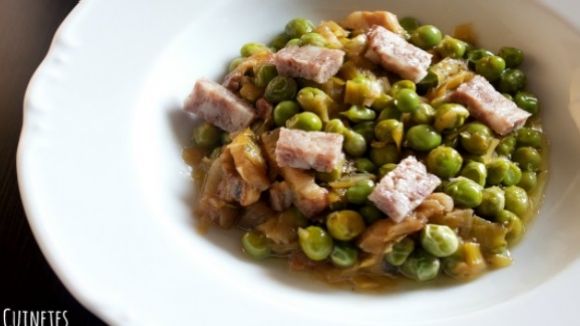 Pèsols i faves, els productes de temporada protagonistes de les receptes de l''Amb molt de gust'