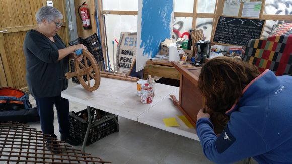 L'Espai Eco de Les Planes ofereix un taller de restauració i reciclatge per a la fabricació de mobles