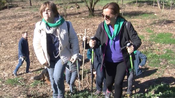 Una passejada per Torre Negra reivindica protegir la zona 21 anys després de l'atac al Pi d'en Xandri