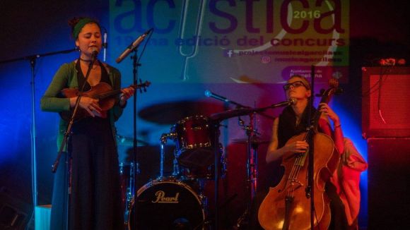 El grup Escarteen Sisters ofereix un concert al restaurant Mut del Casal Torreblanca