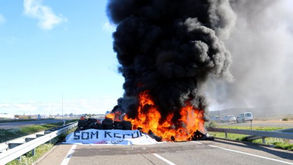 El CDR de Sant Cugat participa al tall de l'A-2 a Alcarràs