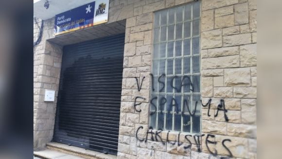 La seu del PDeCAT de Sant Cugat pateix un nou acte vandàlic