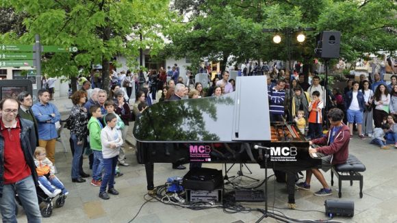 Tres pianos de cua instal·lats a peu de carrer ompliran aquest dissabte Sant Cugat de música