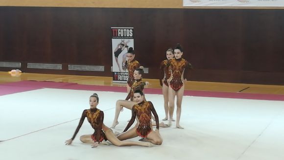 La Gimnastrada i el Campionat Local de Rítmica farceixen el pav 3 de color i coreografies