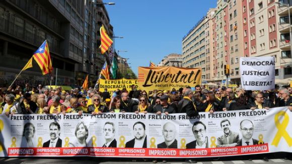 Set autocars de Sant Cugat marxen a Madrid per dir 'no' al judici de l'1-O