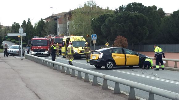 Xoc de dos cotxes a la carretera de Vallvidrera