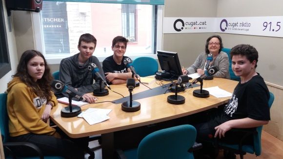 Els alumnes del Leonardo da Vinci comenten l'actualitat de l'institut a l'espai 'El Nostre temps'