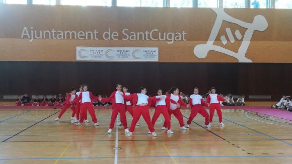 Ballarins i públic desborden el pav 3 de la Rambla del Celler en la 10a Trobada Comarcal de Dansa