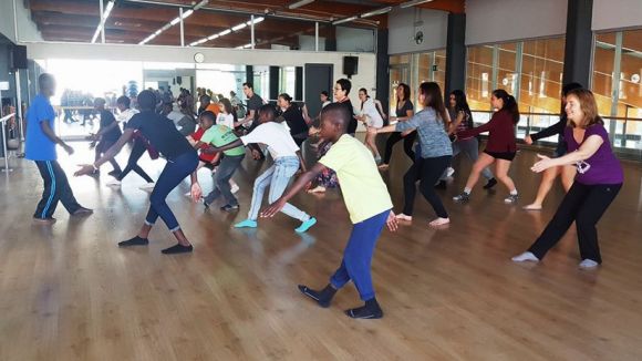 Taller de dansa africana amb motiu del Dia Internacional de la Dansa