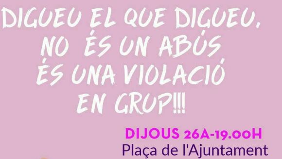 Concentració davant l'ajuntament per la sentència contra 'La Manada'