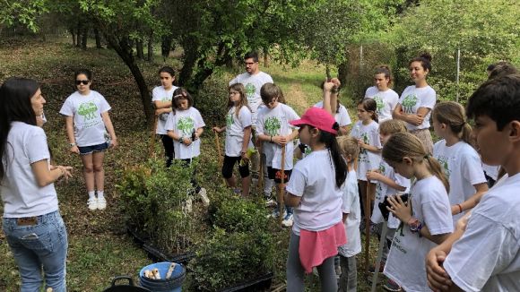 'Plant for the Planet' forma una quarantena de joves a la Floresta per a conscienciar-los sobre el canvi climàtic