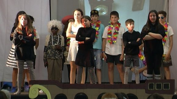 Alumnes de 6è del Pi d'en Xandri regalen un musical abans de deixar l'escola
