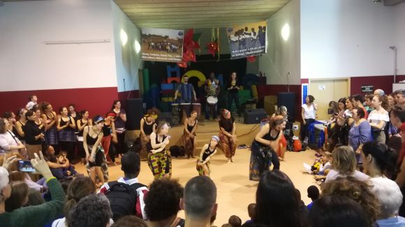 Els infants i professors del cor infantil de Malawi s'acomiaden de Sant Cugat amb el 7è Mercat Solidari