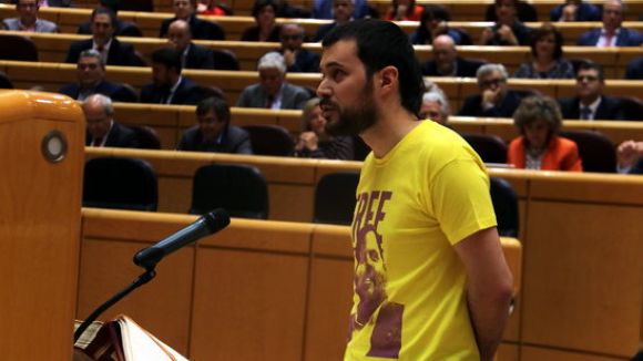 Picornell pren possessió com a senador enmig de polèmica