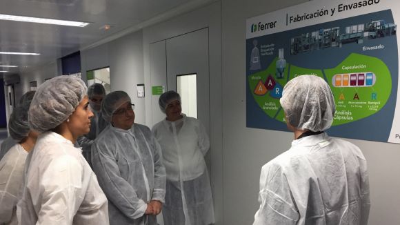 Dolors Montserrat posa en valor la importància de la indústria farmacèutica en una visita a Ferrer
