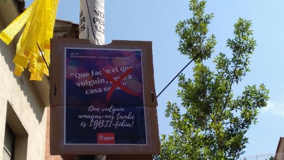 Arran fa una cartellada per denunciar la LGTBI-fòbia