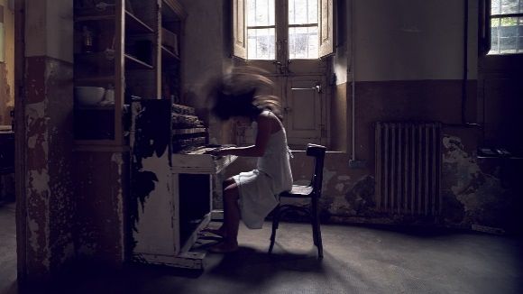La cantant Lu Rois porta un concert de pop experimental avui al Casal Torreblanca