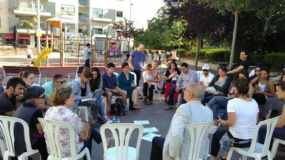 L'assemblea del Sindicat de Llogaters reuneix una trentena de veïns per tractar la situació de l'habitatge