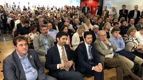 Més de 100 persones per veure el sisè relleu a l'alcaldia de Sant Cugat