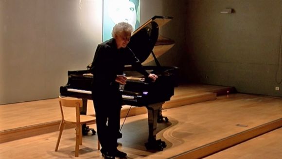 Antoni Besses repassa en un concert íntim l'obra polifònica de Bach per a teclat