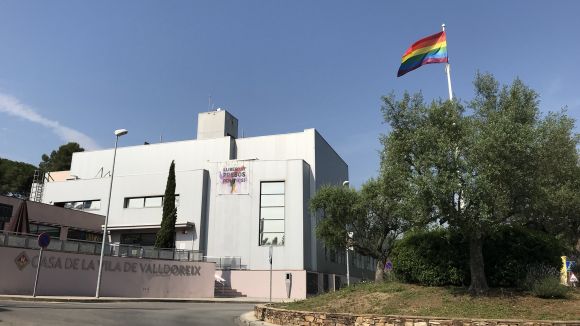 Sant Cugat i Valldoreix s'uneixen al Dia de l'Orgull LGTBI amb banderes de l'arc de Sant Martí