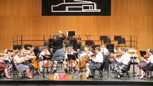 Catalans i escocesos s'uneixen a Sant Cugat per intercanviar música i dansa popular