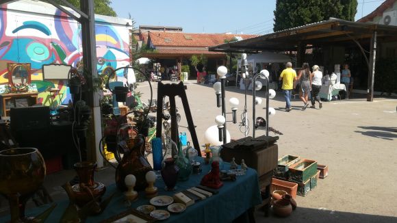 El mercat d'art i artesania 'Arts & Crafts' porta al Mercantic antiguitats i objectes de segona mà