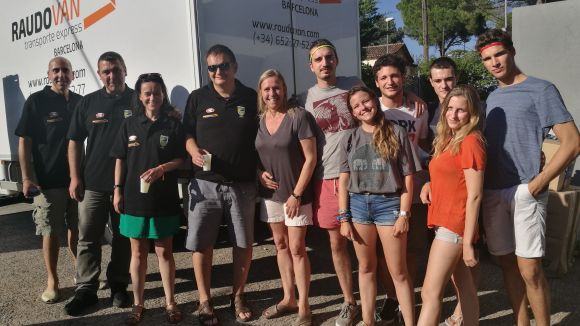 Una família valldoreixenca reuneix 2.000 quilos de roba i sabates per a Lesbos, Ceuta i Melilla