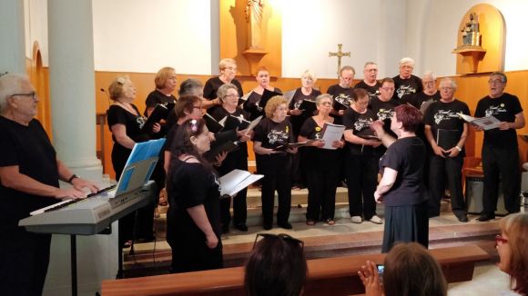 La Coral Tardor posa de manifest la seva passió per la música a la Festa Major de la Floresta