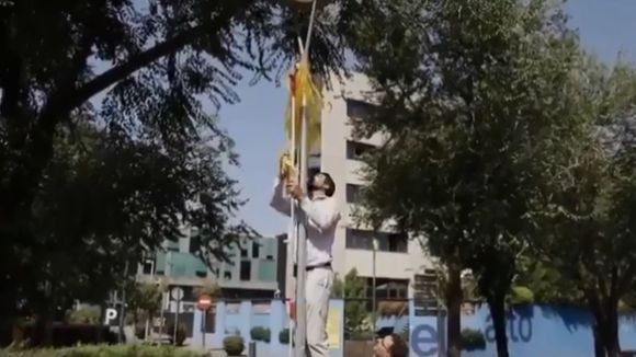 Cs Sant Cugat participa a la campanya del partit taronja per retirar llaços grocs dels carrers