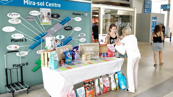 La PAS recapta més de 300 quilos de pinso a la jornada solidaria pels gats de l'entitat