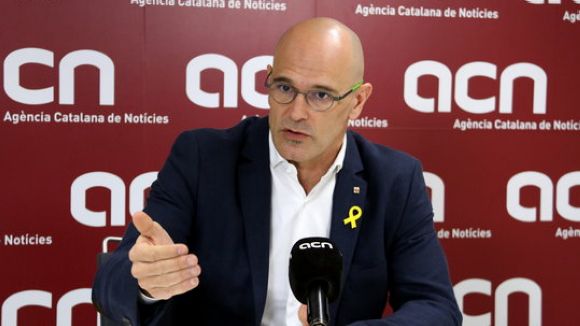 El Parlament retira el sou a Romeva i la resta de diputats suspesos per Llarena