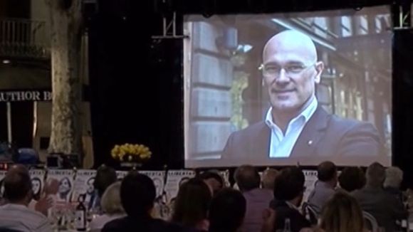 Un documental de Cugat.cat mostra com viu l'entorn de Romeva els sis mesos de presó