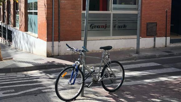 Fotodenúncia: bicicleta mal estacionada a la via pública