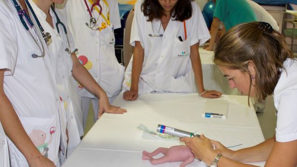 L'Hospital General posa en marxa tallers per administrar surfactants a neonats sense intubar