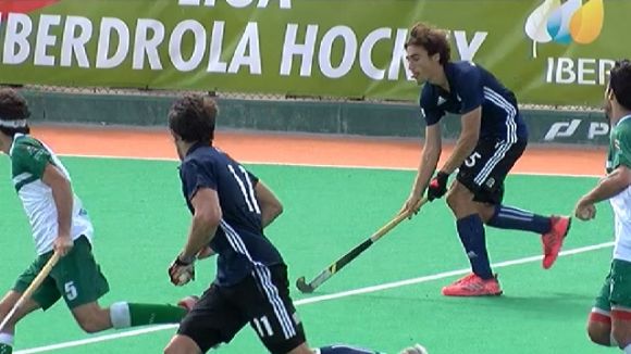 Un Junior masculí elèctric qualla un partit seriós i goleja el Línia 22