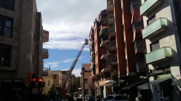 Cau part d'un balcó d'un cinquè pis del carrer de Sant Bonaventura