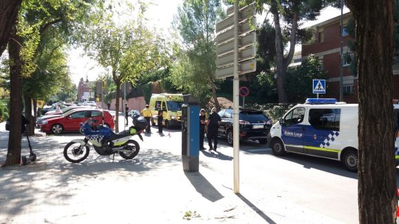 Ferida lleu una jove en ser atropellada per un cotxe