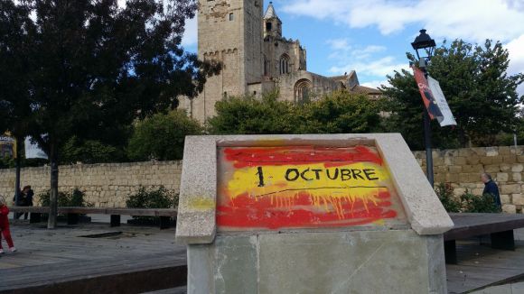 Nou atac contra la placa de la plaça de l'U d'Octubre