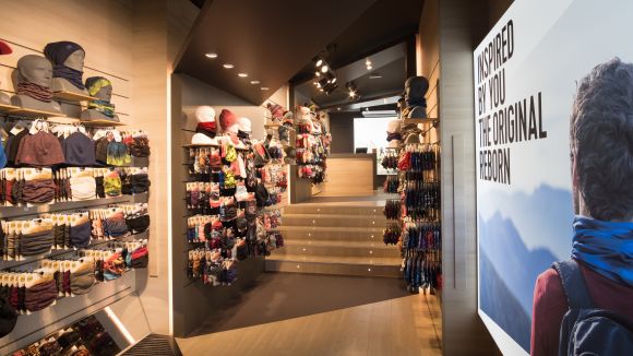 Aterra a Sant Cugat BUFF, la marca de complements per al coll i el cap