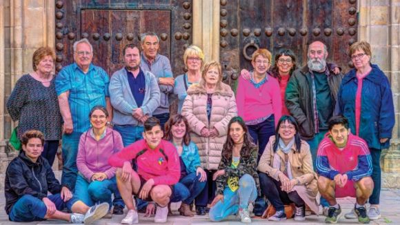 L'institut Arnau Cadell mostra la seva cara més solidària al calendari d'AVAN